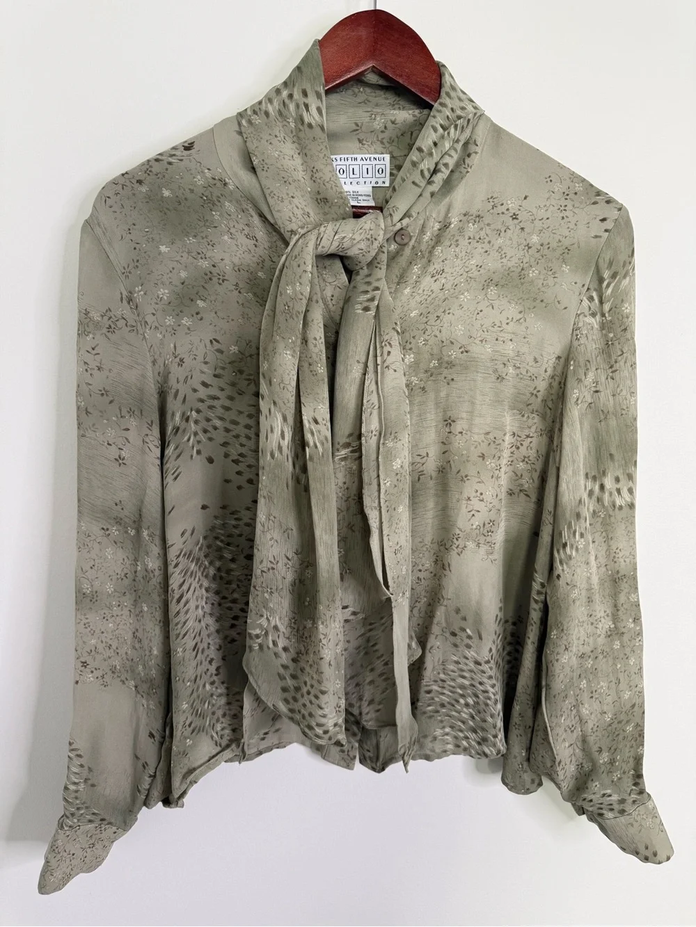 Vintage Saks 100% Silk Floral Cottagecore Green Patterned Tie Neck Blouse Large